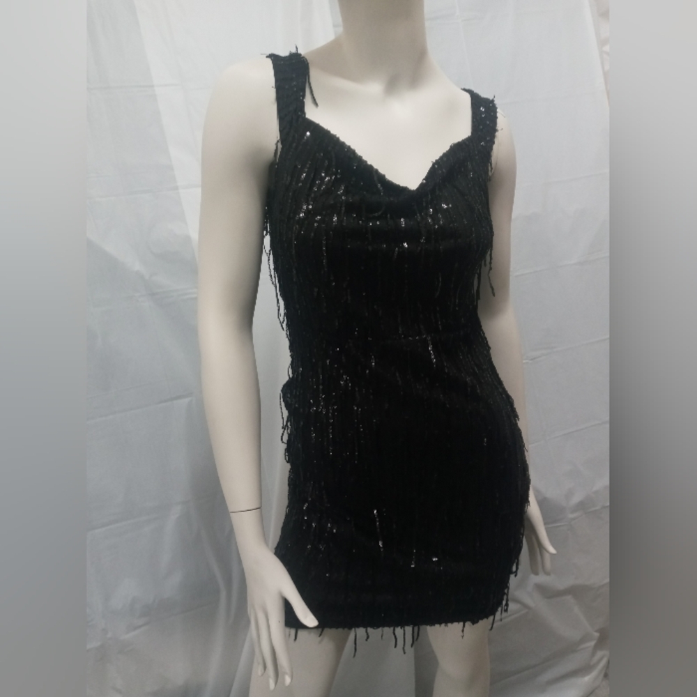 Banjul Black Bodycon Mini Dress with Sleeveless Design and Sweetheart Neckline
